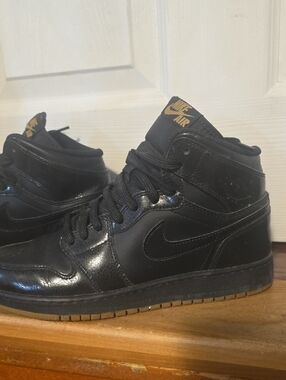 Jordan 1 Black and Gum High-Top Sneakers